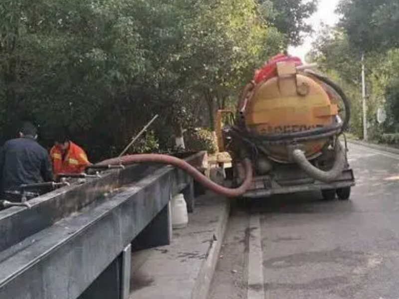 南京马桶疏通，主管道污水井疏通清理