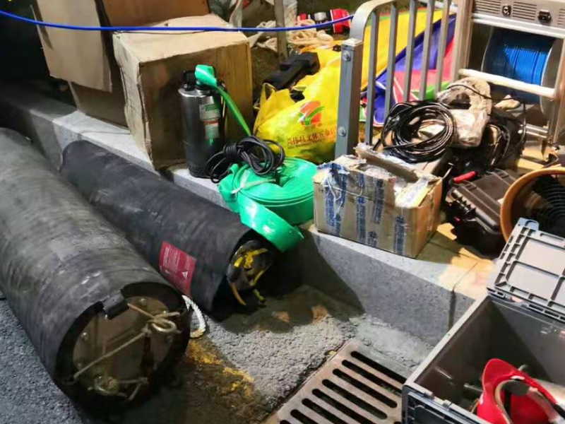 南京中潜水下工程技术有限公司 潜水打捞维修安装