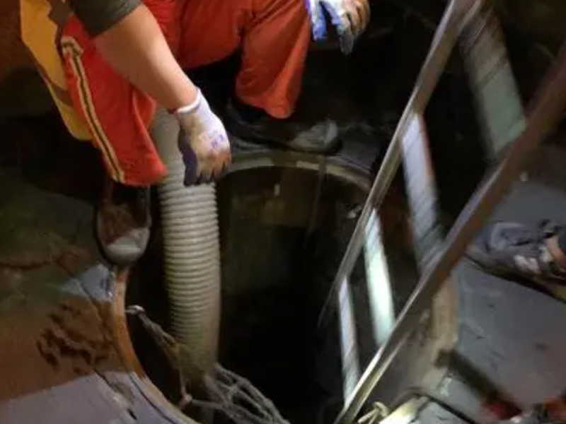 南京板桥化油池隔油池清理现场，专业吸污抽粪